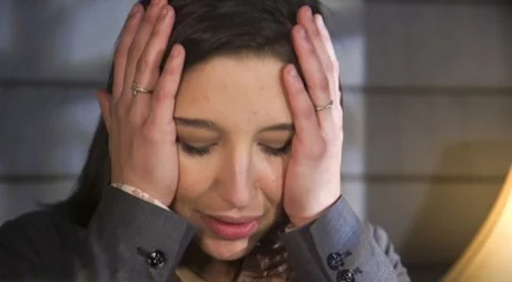 Abella Danger - Абеллу Дэнджер беспомощно удерживают, прежде чем сделать минет и испытать шок