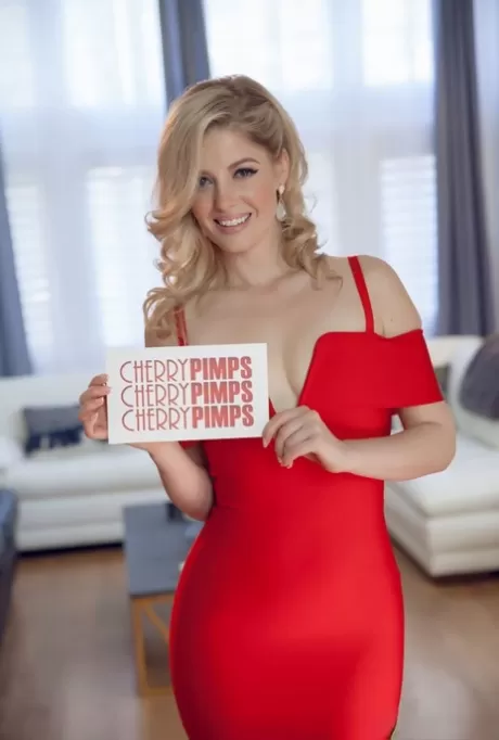 Charlotte Stokely - Симпатичная блондинка Шарлотта Стокли празднует день рождения денежным подарком