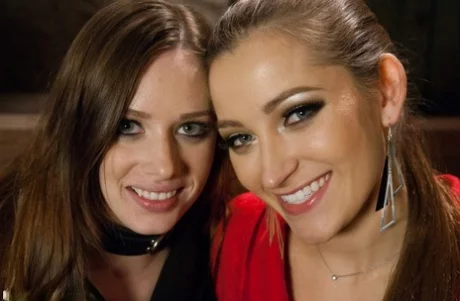 Dani Daniels, Natalie Moore - Лесбиянки с большими задницами участвуют в грязных играх в подземелье