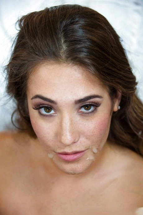 Eva Lovia, Xander Corvus - Загорелая мамаша Ева Ловия получает сперму на лицо после поцелуя с этим членом