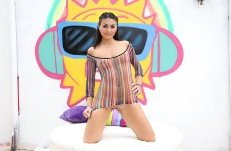 Mandy Muse, Kylie Sinner - Двум соблазнительным милашкам Мэнди и Кайли нравится демонстрировать свои киски